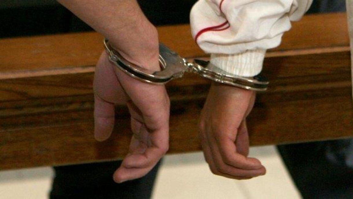 Задържани са двама, откраднали 13 000 лева