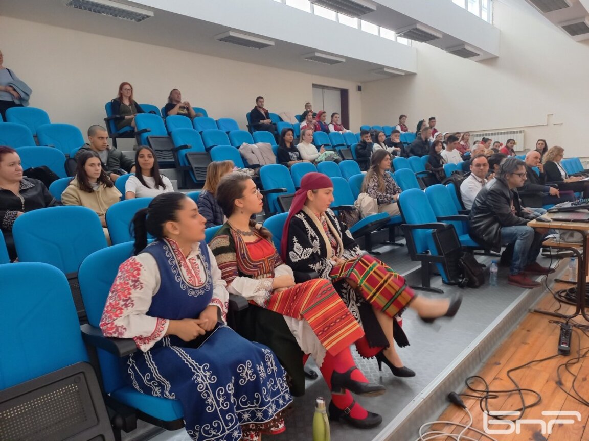 Национален ученически конкурс „Изкуството като мечта и мечтите в изкуството“ в ЮЗУ