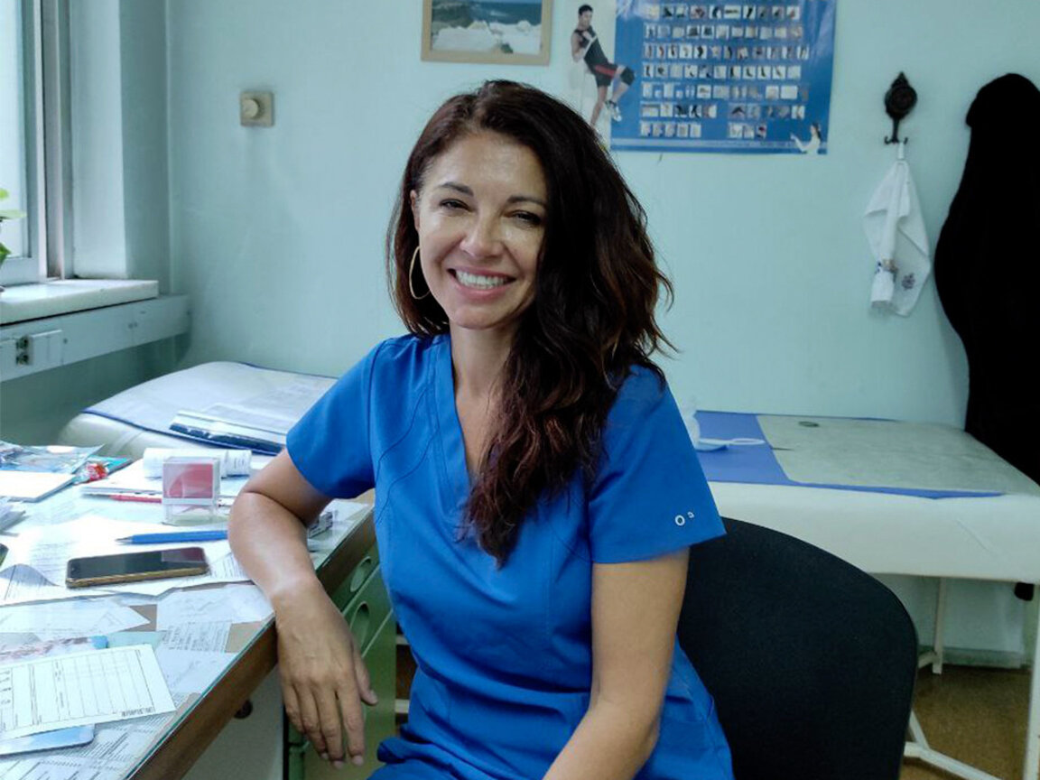 Доц. Искра Такева, началник на Клиниката по физикална и рехабилитационна медицина в УМБАЛ "Лозенец"