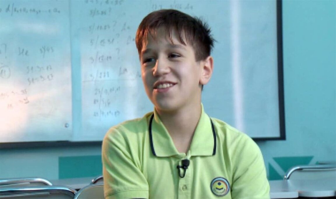 Alumno búlgaro del séptimo grado es tricampeón de cálculo mental