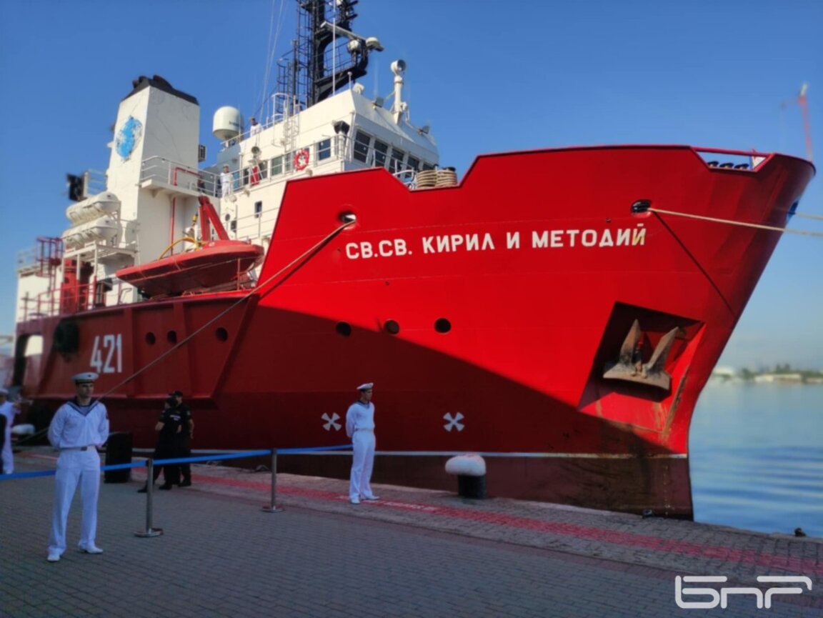 Очаква се президентът и патриархът да са част от следващата експедиция на НИК "Св. св. Кирил и Методий"