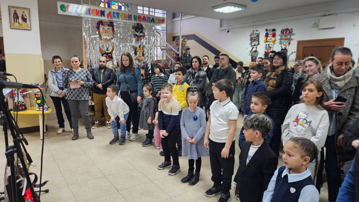 Деца изработиха собственоръчно близо 600...