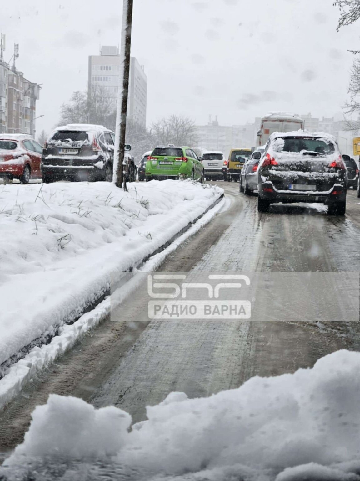 Глобяват фирмите за зимна поддръжка заради непочистените улици във Варна