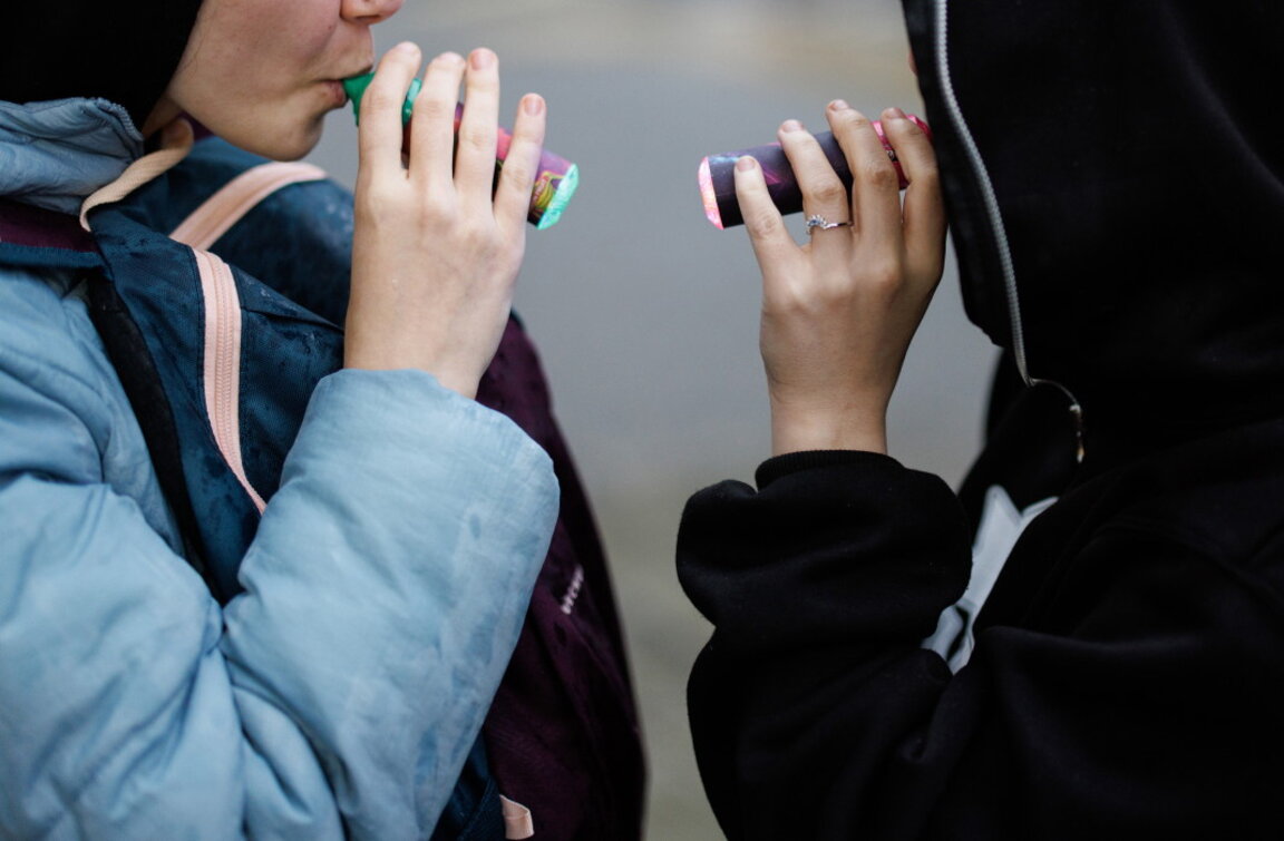 Dobriç'te öğrenciler arasında vape elektronik sigara  kullanımı artıyor