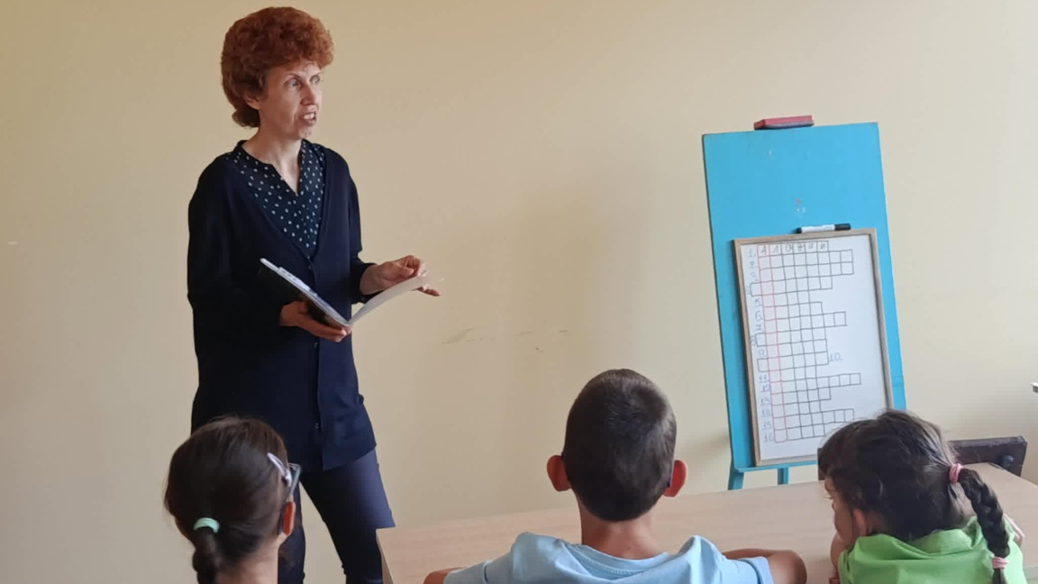 "Забавно лято в библиотеката" в Мездра започна с урок по родолюбие