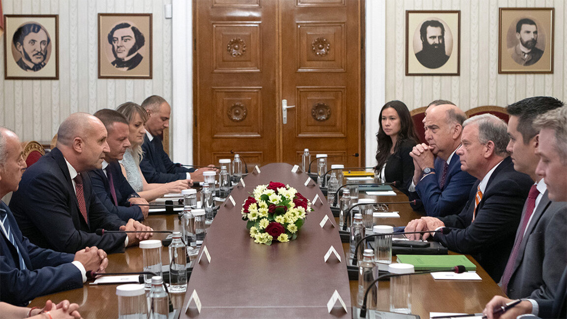 Президентът Румен Радев разговаря с комисаря за ядрено регулиране на САЩ Дейвид Райт