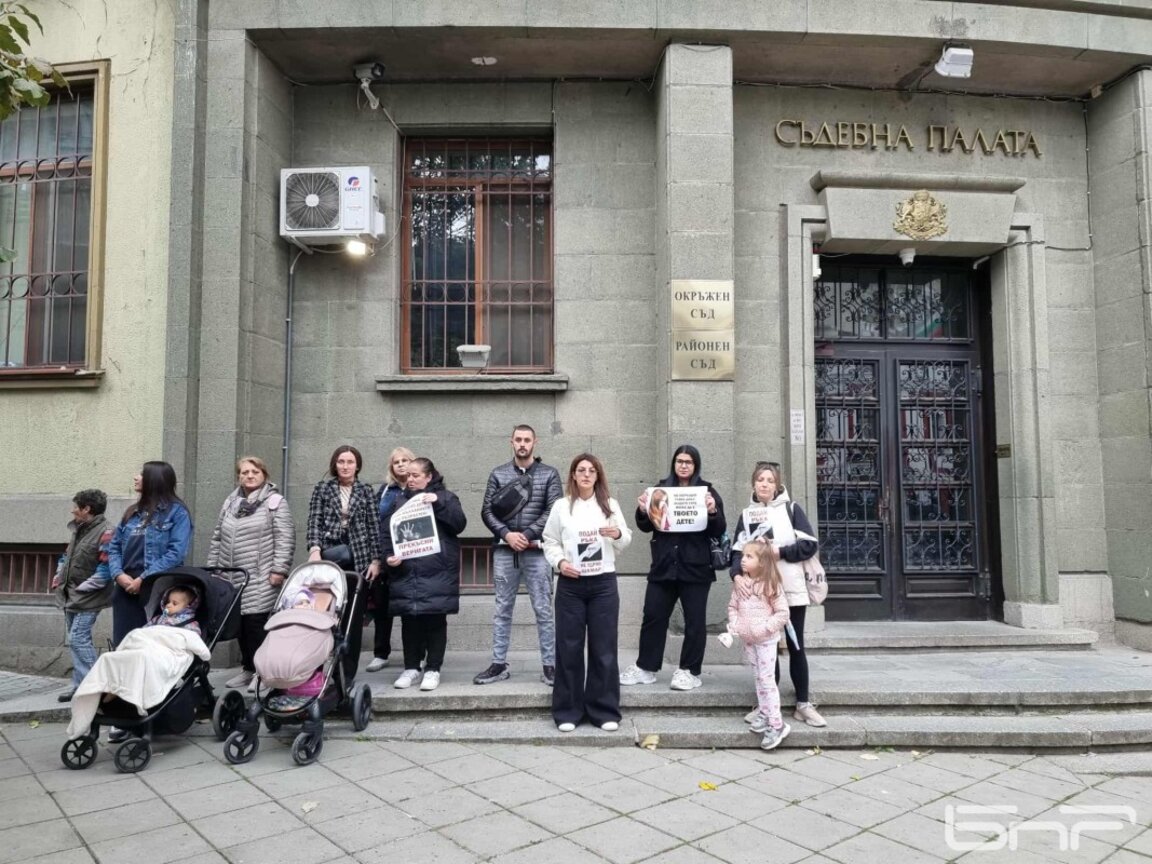 Протест срещу насилието над деца и в Ямбол