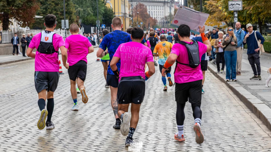 Life’s paths meet at the starting line – three stories from the Sofia Marathon