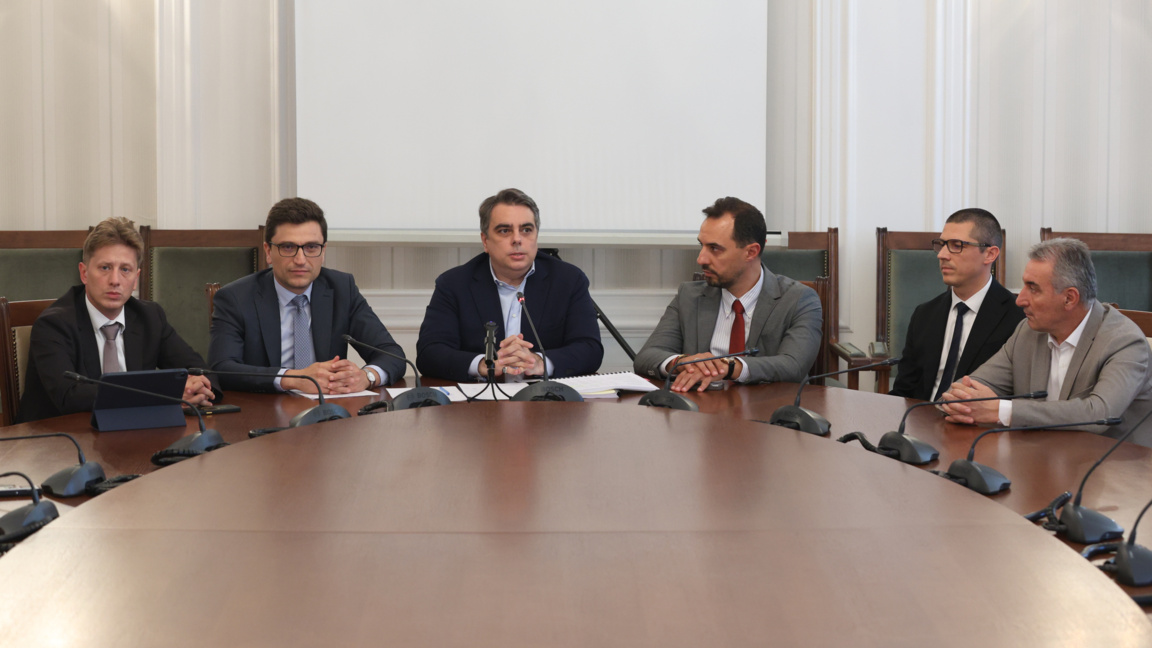 ПП: Бюджетът е "водопад от евро" за ВСС, енергийните и строителни фирми