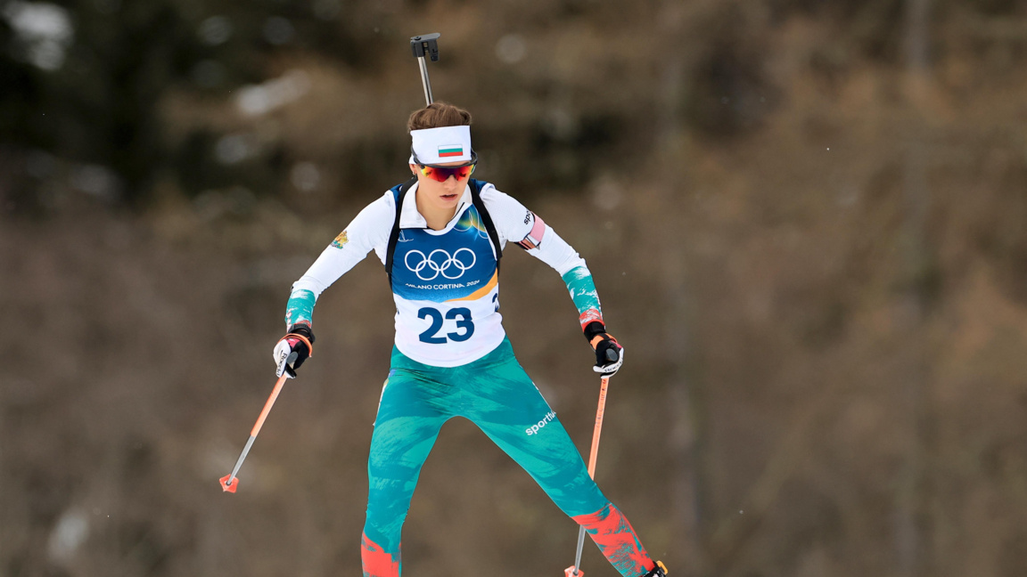 Лора Христова стреля без грешка.