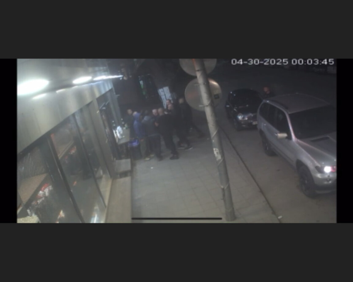 Пребиха четирима след забележка за включен двигател на кола