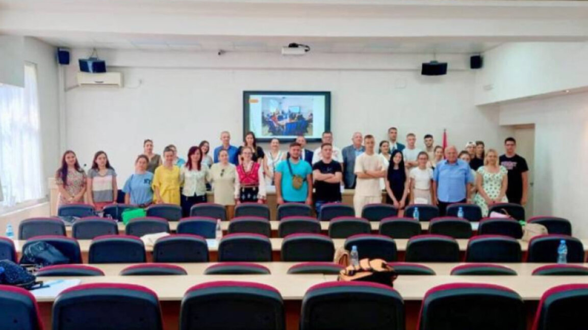 Filloi Shkolla Verore e Gjuhës Bullgare në Tiranë