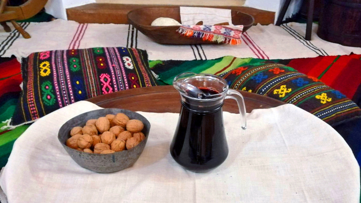 Етнографският музей в Бургас посреща влюбени с чаша вино