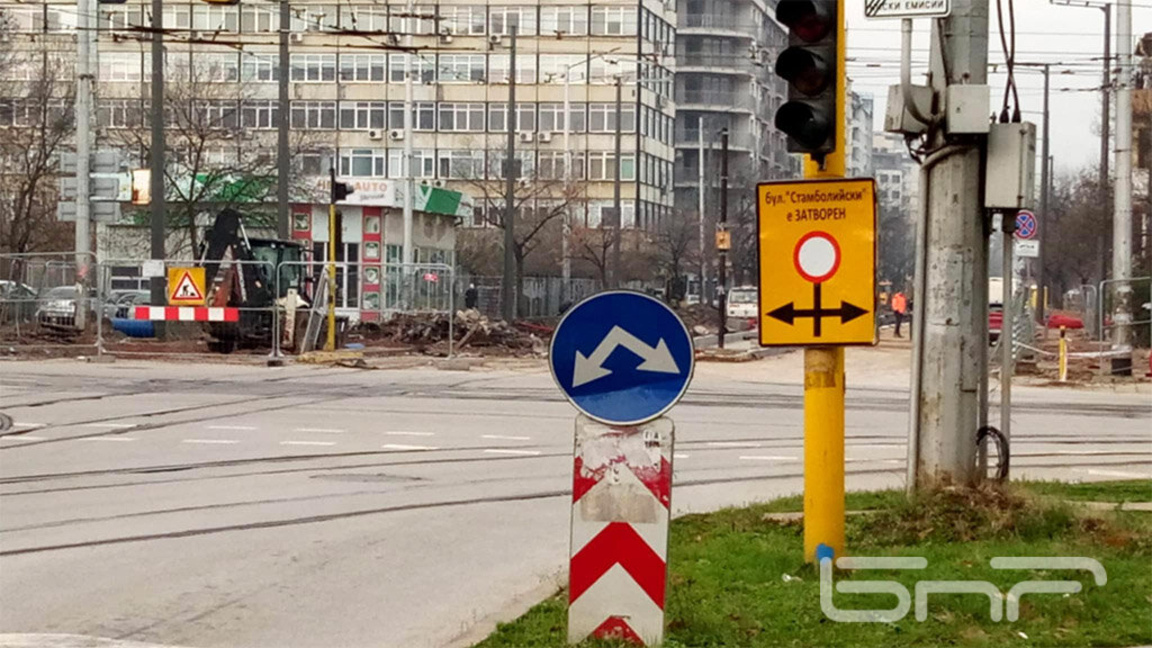 Възобновиха строителните дейности на бул. "Ал. Стамболийски"