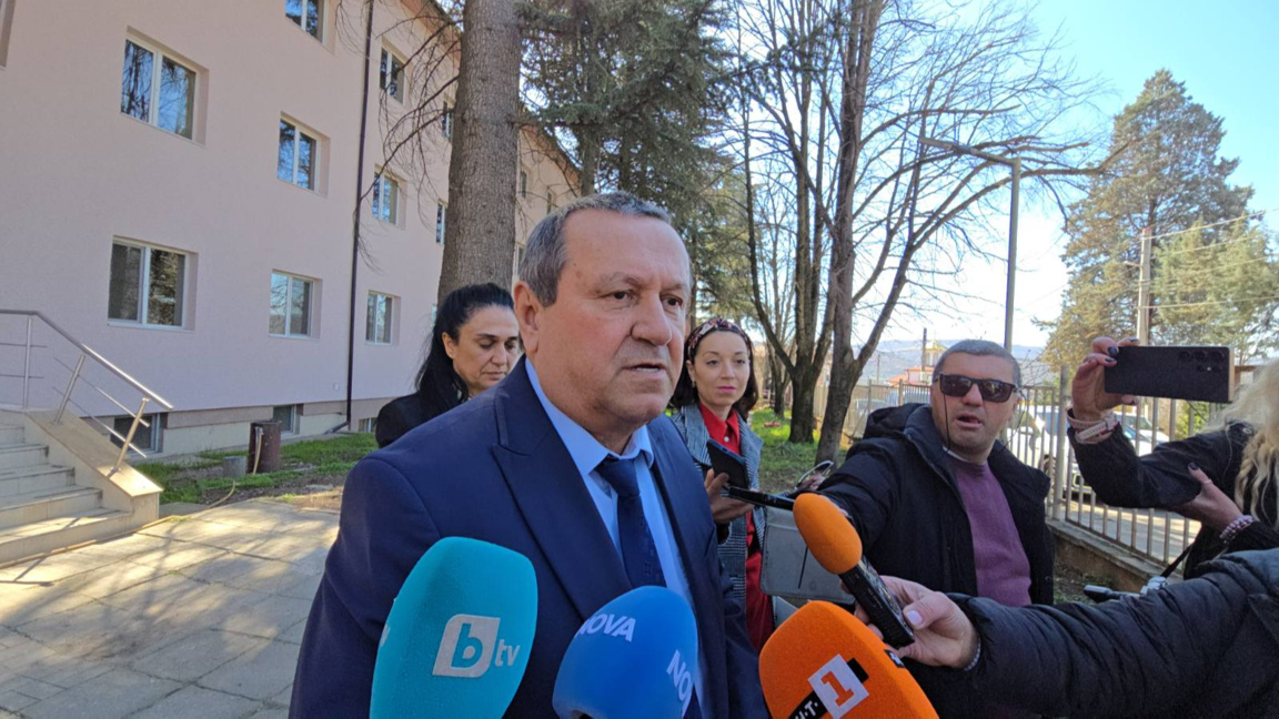 Адемов: Целта е да спрем опитите за контролиран вот чрез социалните инструменти