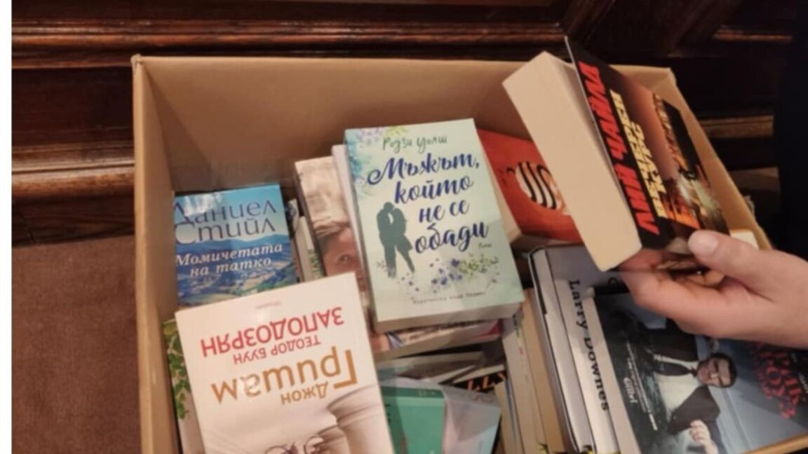 Reading voters get a book as a present