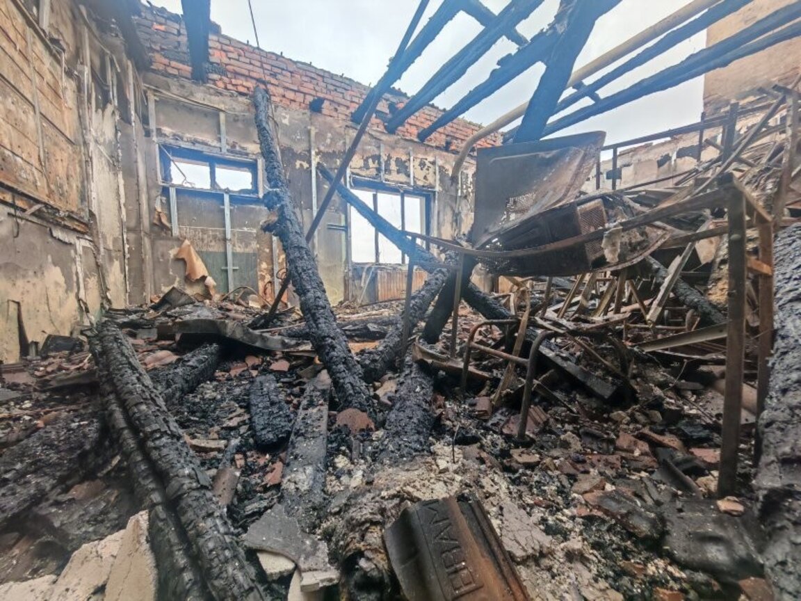 Учениците от НГСЕИ помагат за опожареното училище в Трявна