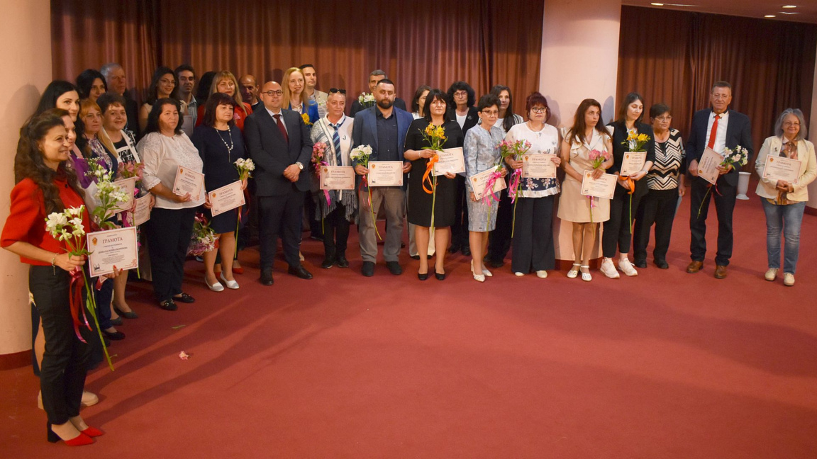 Разград отличи дейци на културата и образованието