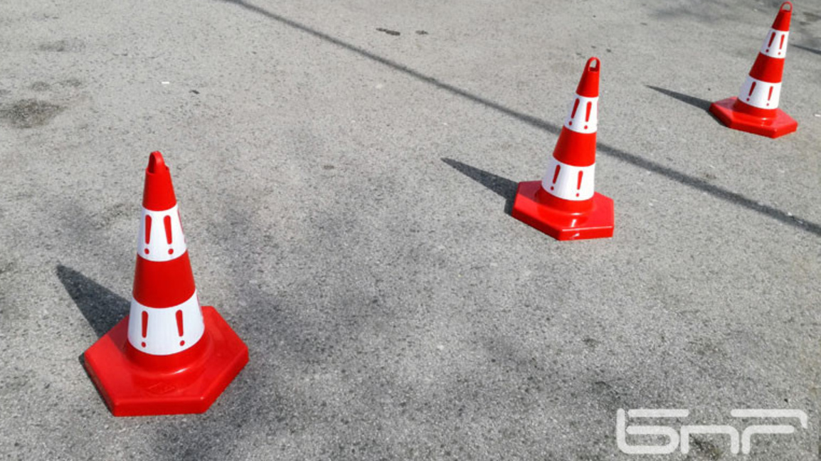 промени в движението; паркиране; пътна маркировка; внимание