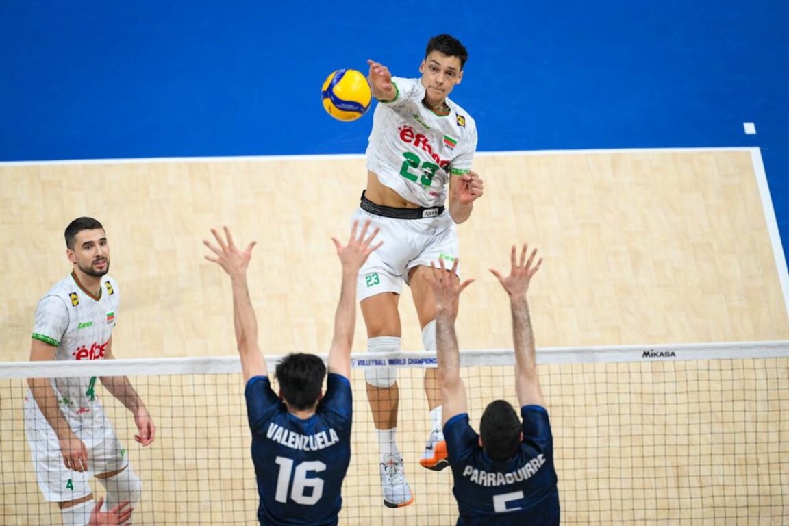 Алекс Николов е неуловим в атака за съперниците.