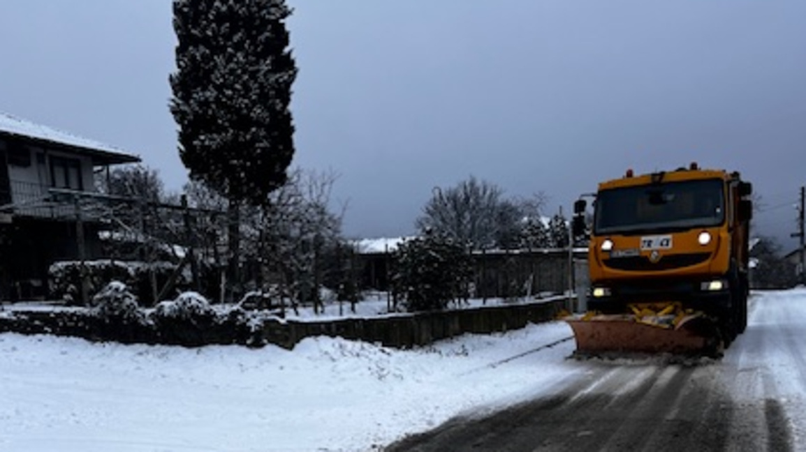 Над 600 са вече снегорините на терен, в региона ограничения в Котленския проход