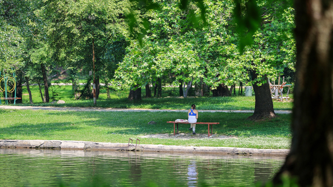 Слънчево и горещо