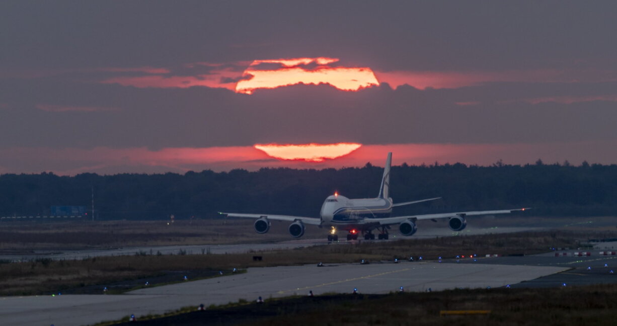 Пожарна аларма в самолет причини леки наранявания на 18 души