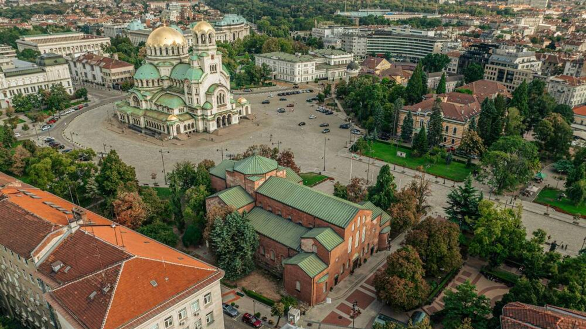 Депутатите вече не паркират на пл. "Св. Александър Невски"