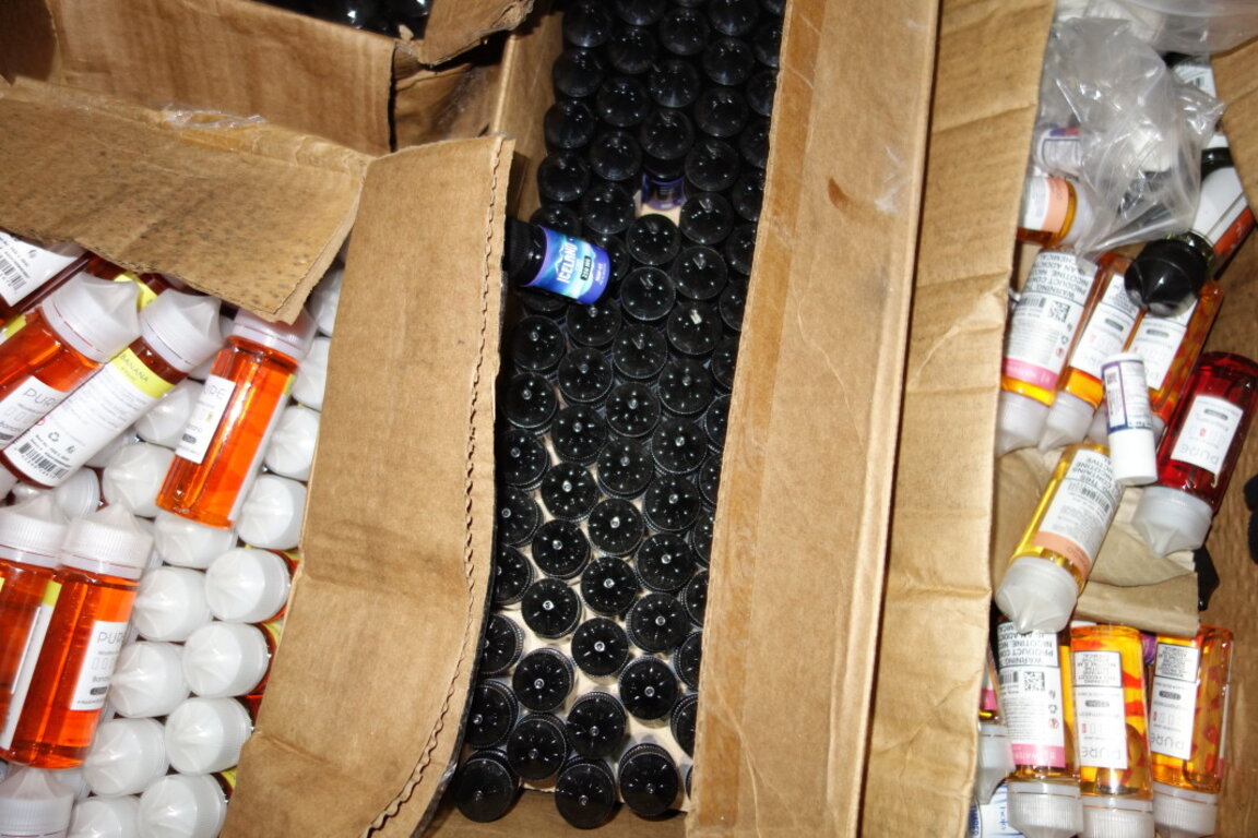 Откриха 700 шишета с течност за вейп без бандерол в с. Кочово