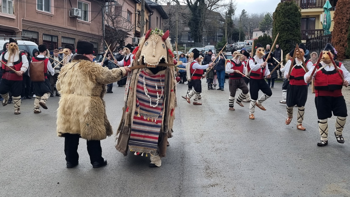 Más de 600 participantes en los juegos de mascarada “Belenski brazai”