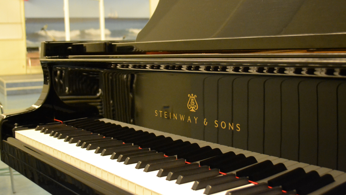 Концерт СТРУНИ И КЛАВИШИ на 12 март в Радио Варна