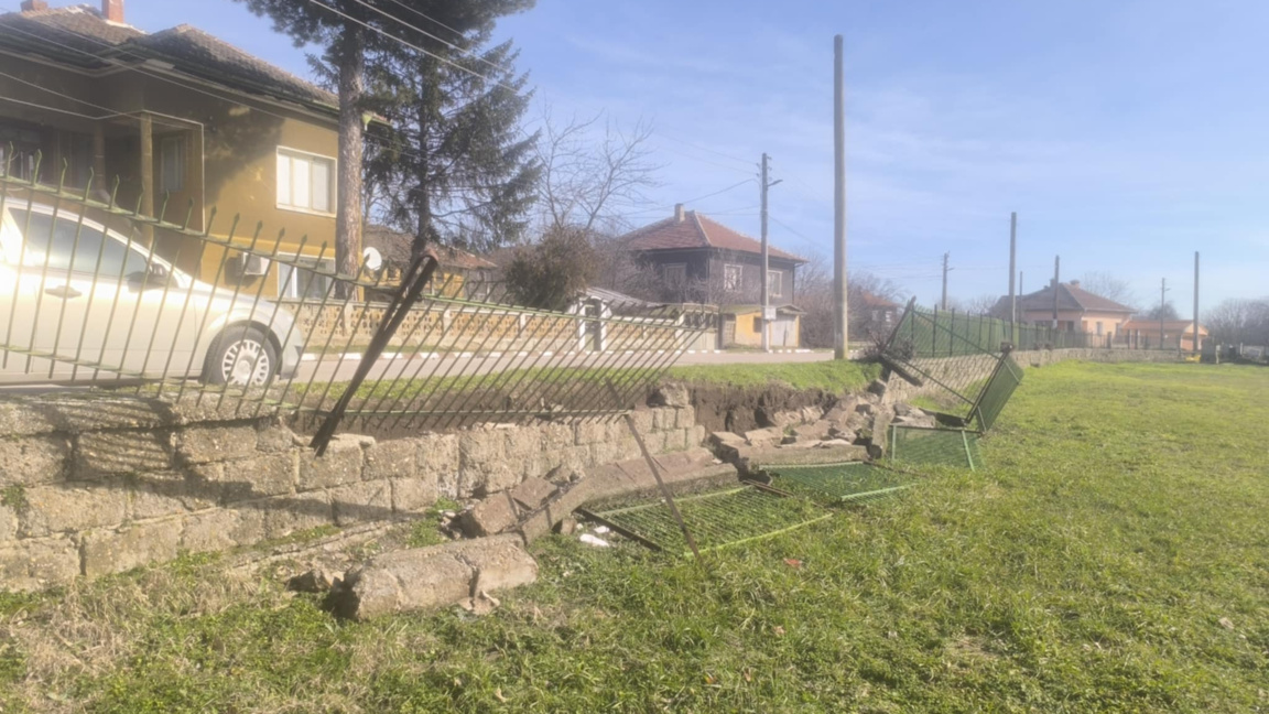 Село Гомотарци събира дарения за възстановяване на оградата на храма