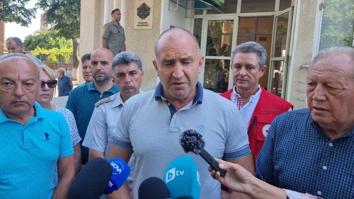 Радев за пожарите: Нека всички да си изпълняват задълженията по закон
