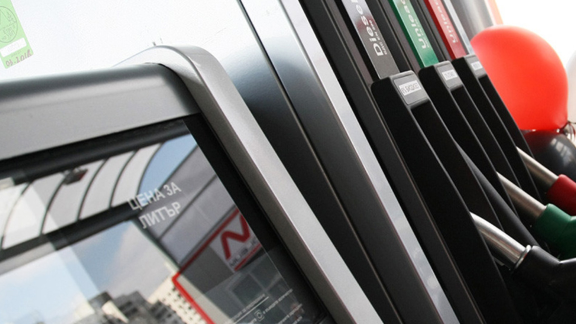 Все повече румънци пътуват до България на "горивен туризъм" бензиностанция горива