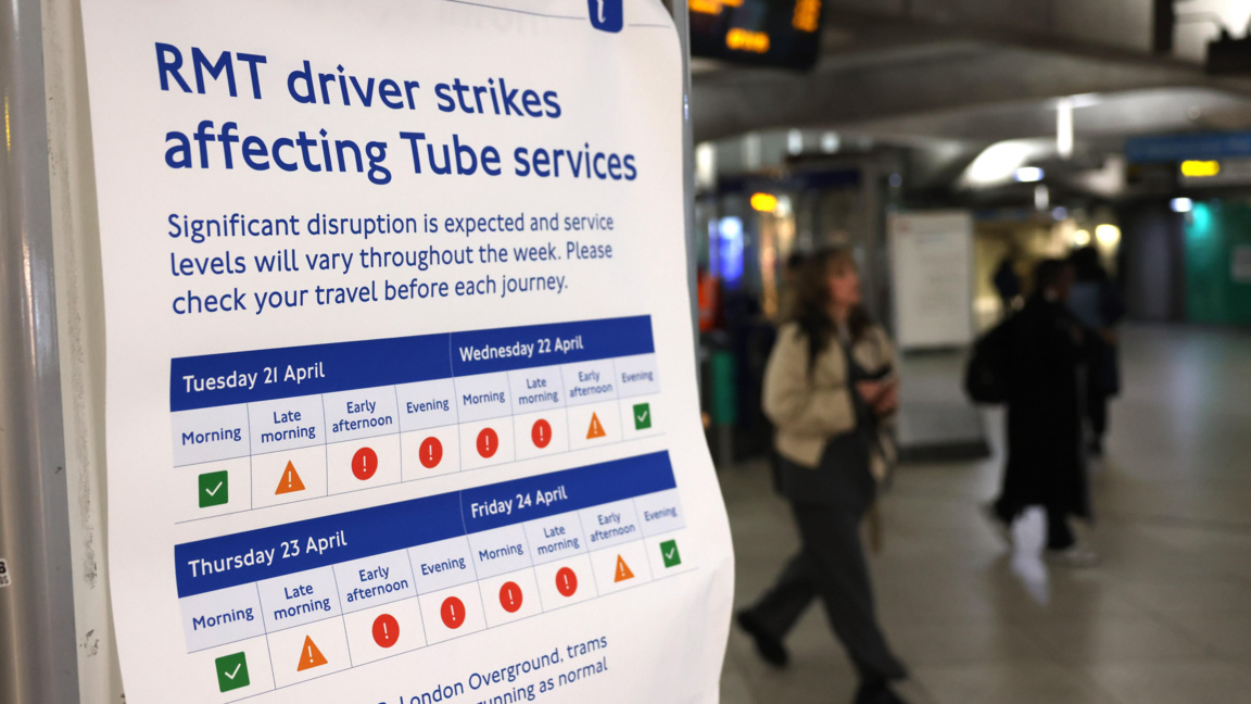 Още два проблемни дни за ползващите обществен транспорт в Лондон