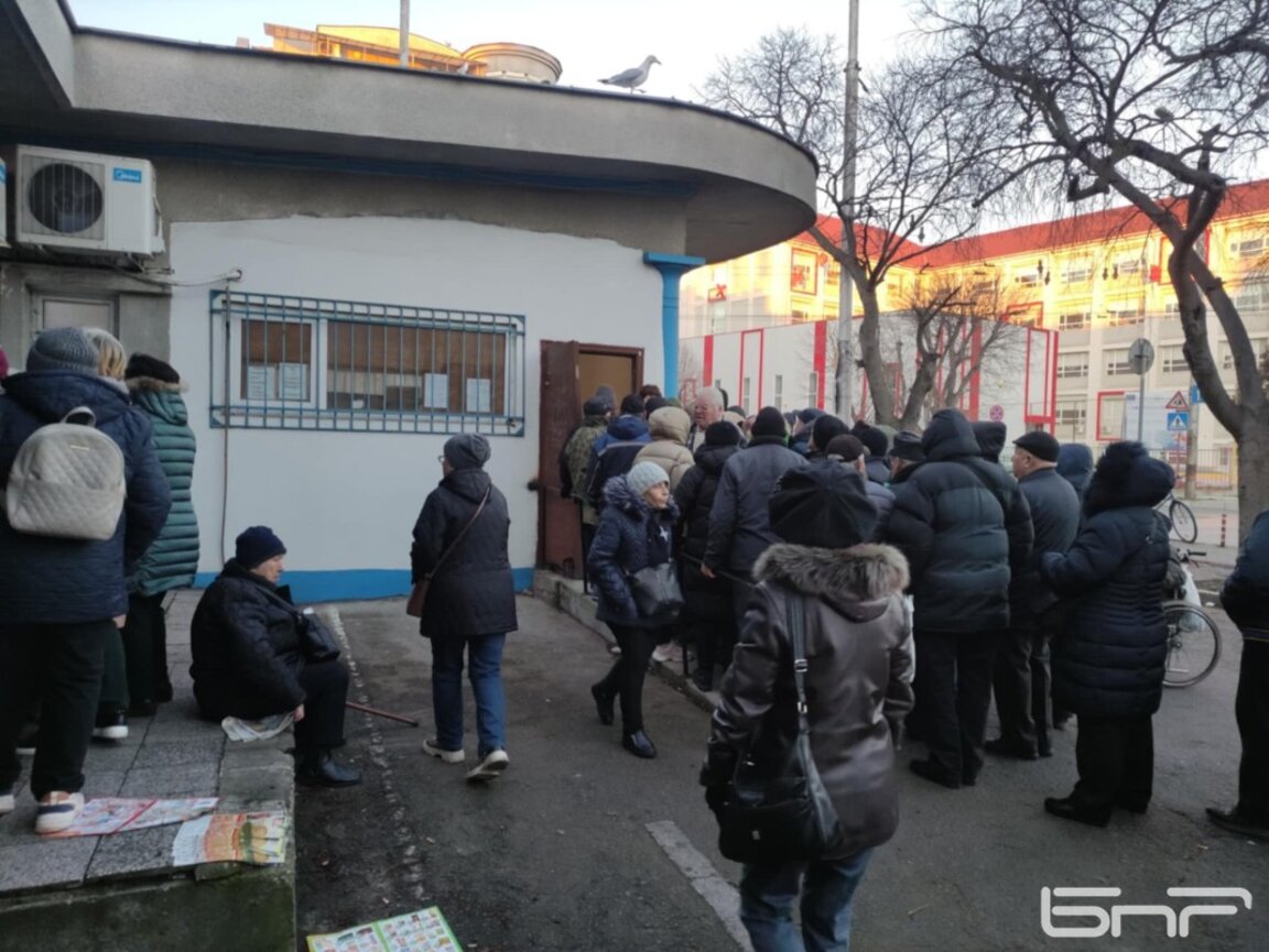 Всички пунктове за продажба на карти за градския транспорт във Варна ще работят до 19 часа днес и утре