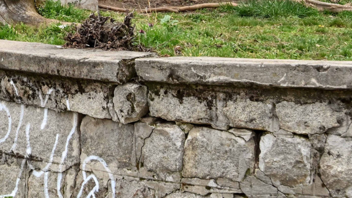 Укрепват временно срутената стена на Бунарджика до Коледа