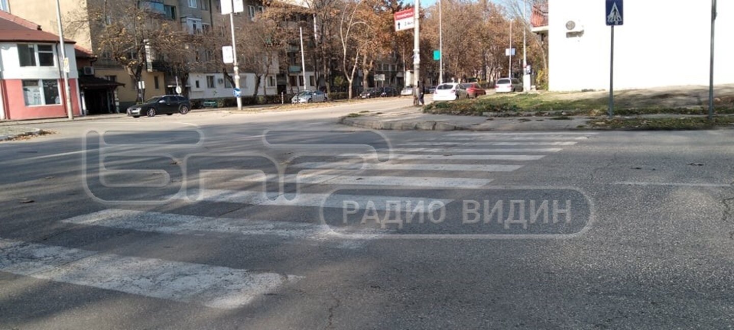 Спират ли шофьорите на пешеходни пътеки?