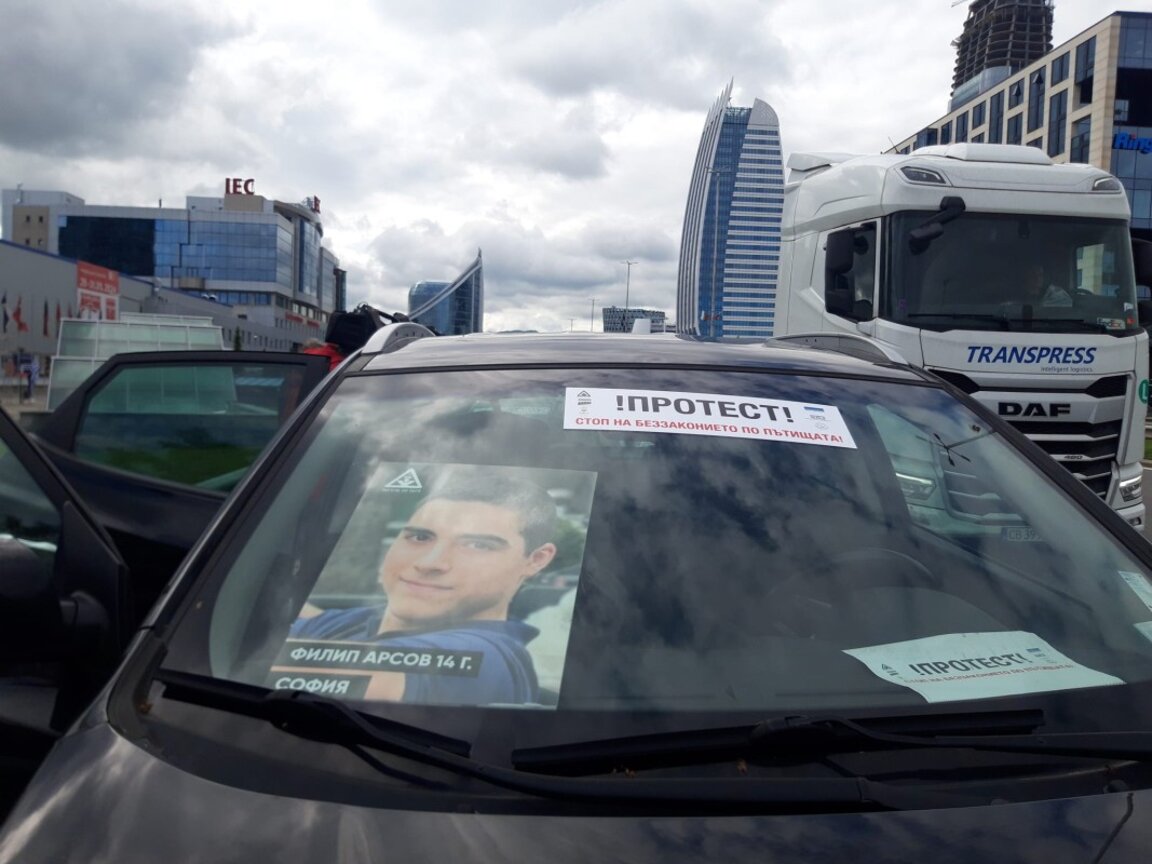 Шествие на близки на загинали на пътя започна в София
