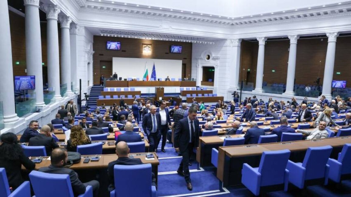 Deputetët hodhën poshtë votën e mosbesimit ndaj qeverisë