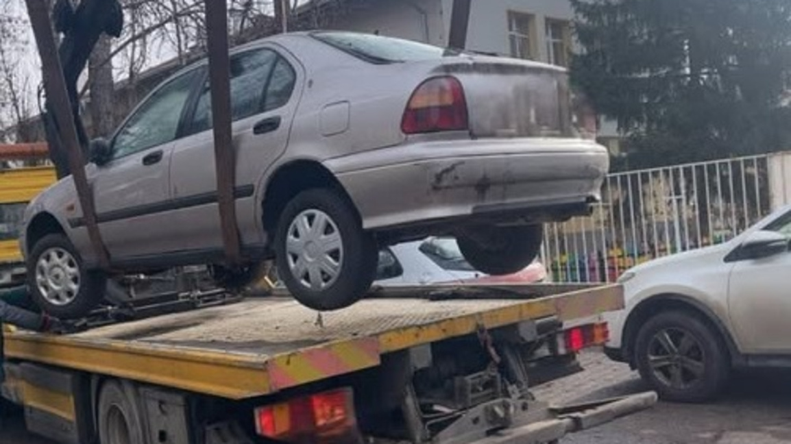 Поредна акция за премахване на стари автомобили в район "Изгрев"