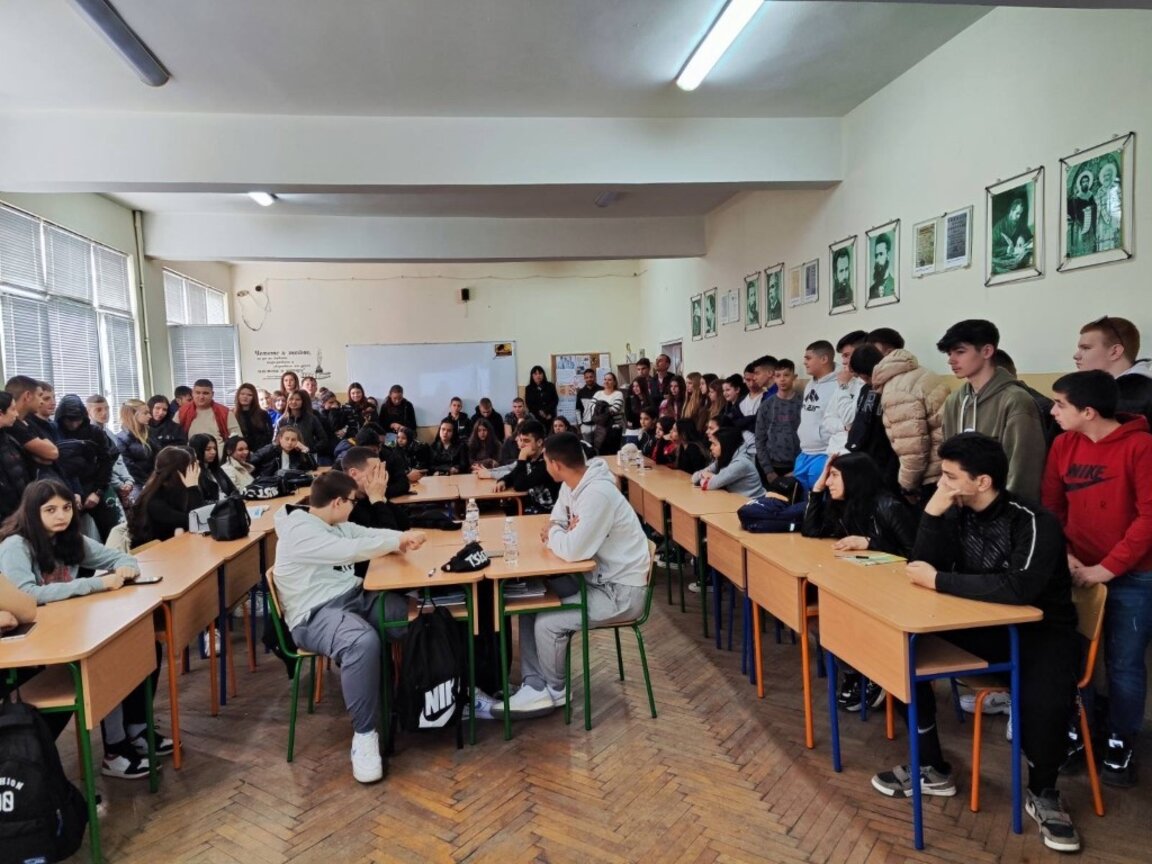 Младежи в Лом и Вълчедръм научиха как да се предпазят от зависимости