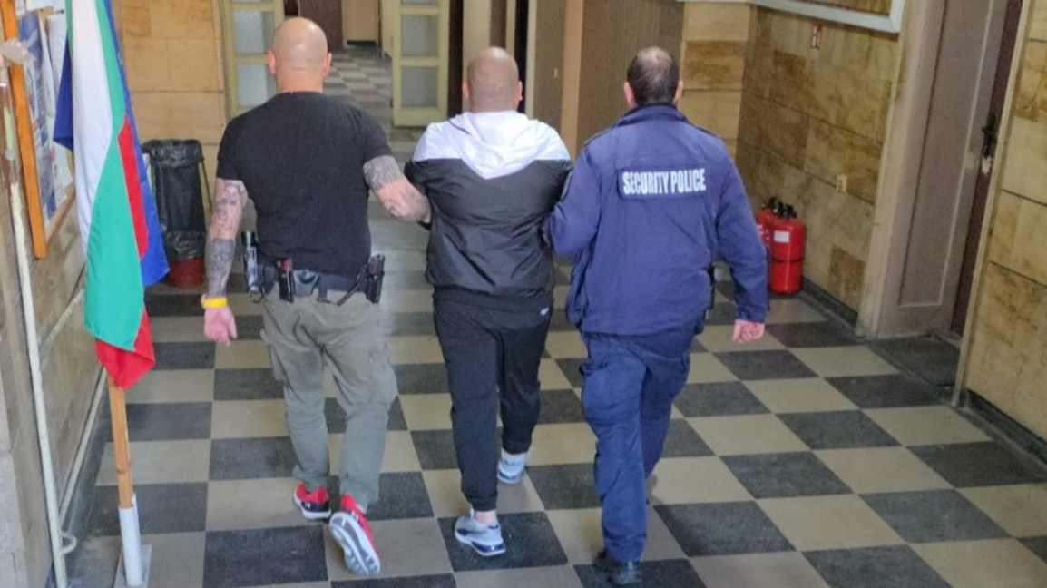 Задържаха мъж от Лом за извършване на нарушения във връзка с изборите