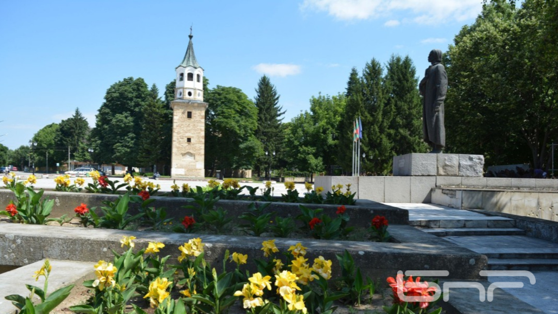 Паметникът на Бачо Киро