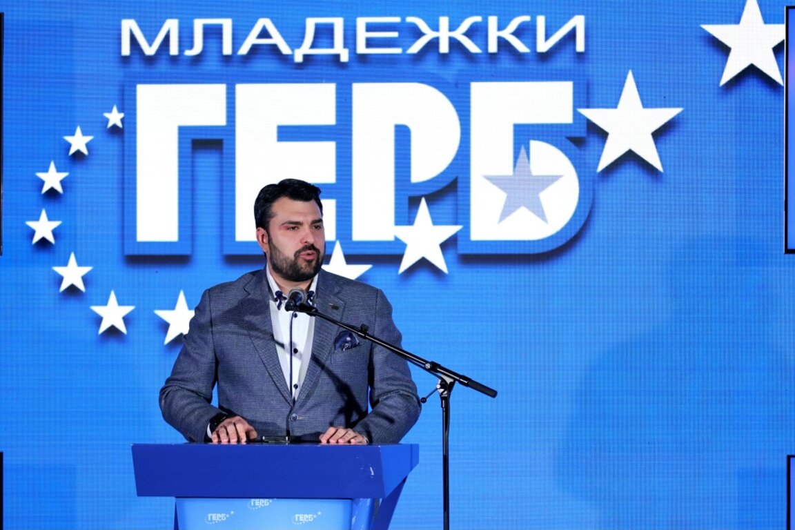 Досегашният председател на МГЕРБ и министър на външните работи Георг Георгиев говори пред общото събрание на Младежката организация на ГЕРБ - 29 юни 2025 г.