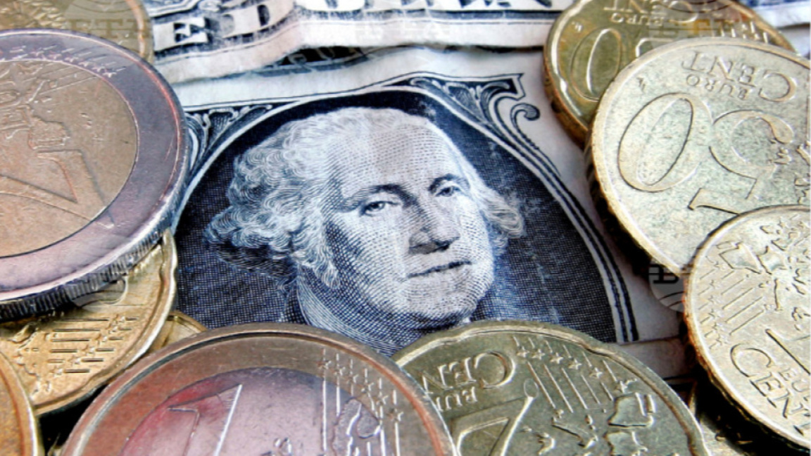 Еврото леко поевтиня спрямо основните валути