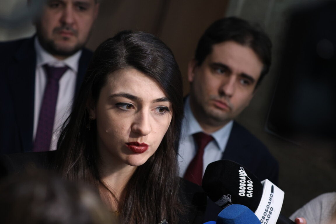Лена Бориславова за състава на проектоправителството: Скандален е!