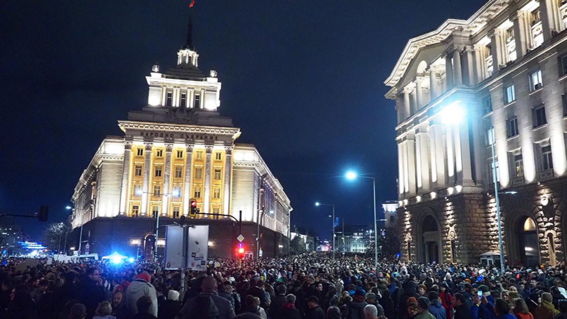 После напряженности в "треугольнике власти" бюджет на 2026 год заморожен