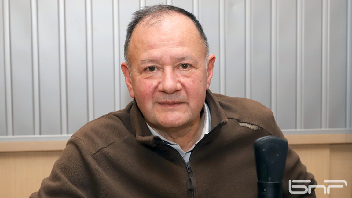 Михаил Миков