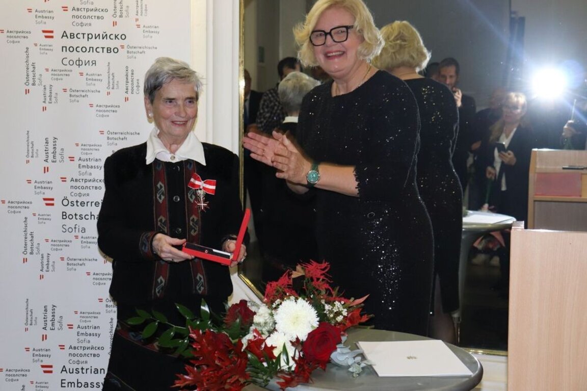 Professor Penka Angelowa wurde für ihre kulturellen Verdienste um die Republik Österreich ausgezeichnet